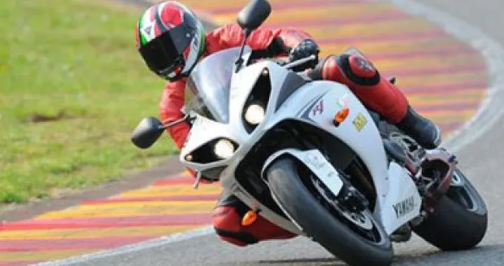 Yamaha e Scuola Motociclistica Italiana ti riportano a Imola