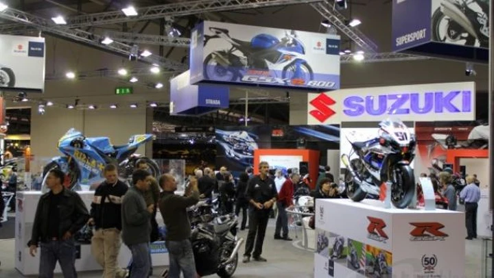 Live @ Eicma 2010: novità 2011 dello stand Suzuki e concept elettrico Crosscage
