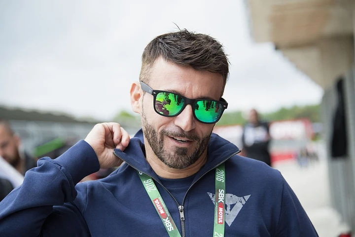 Max Biaggi ringrazia il suo angelo, Bianca