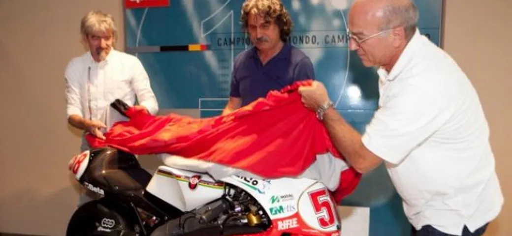 Consegna della Gilera RSA 250 alla Fondazione Simoncelli