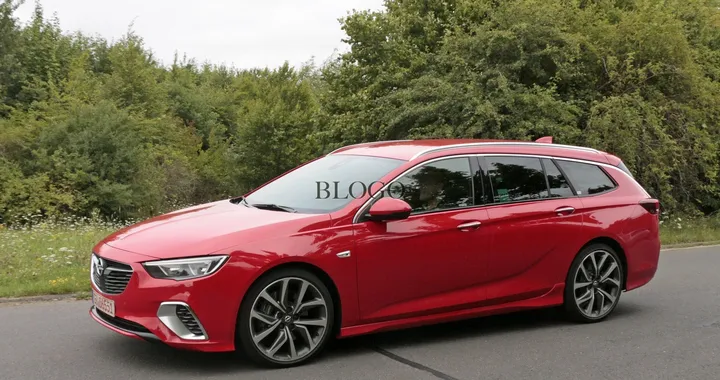 Opel Insignia GSI Sport Tourer: foto spia senza veli