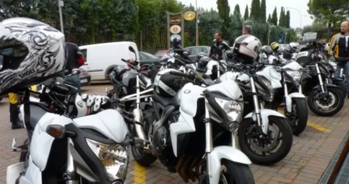 Foto del giorno: 28 Honda CB1000R tutte insieme al raduno