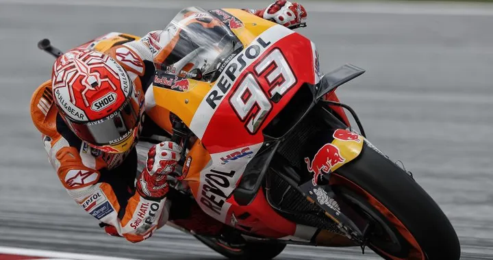 MotoGP, Marquez non “perdona”: 9° trionfo! Rossi tenta il colpaccio ma va ko. Delusione Ducati