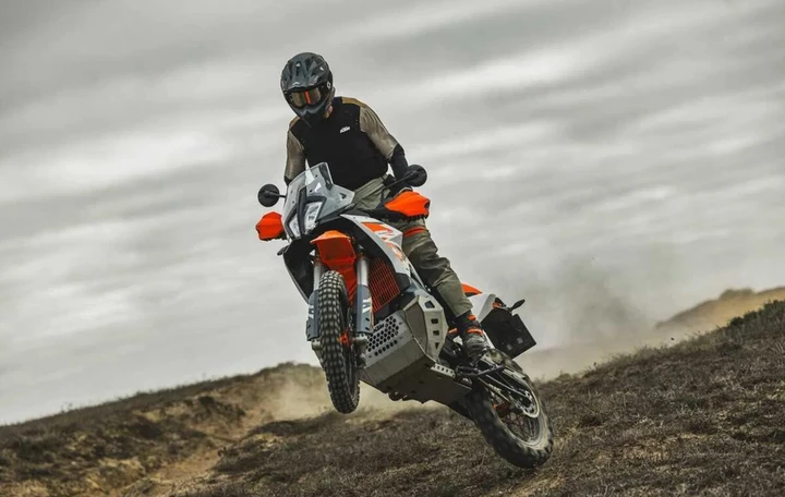 KTM 890 ADVENTURE R MY 2025: tecnologia e prestazioni offroad estreme