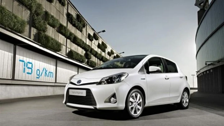 Toyota Yaris Hybrid: prezzo, listino e allestimenti dell'auto ibrida