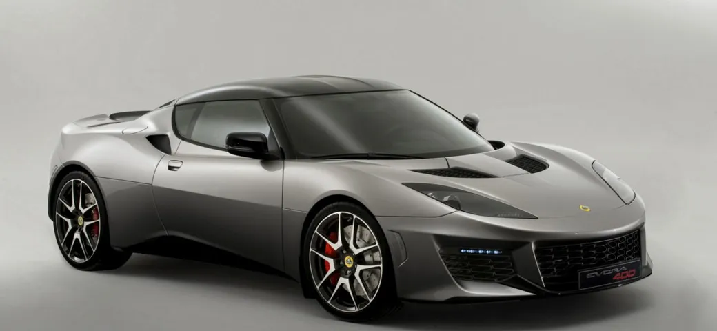 Lotus Evora 400: dalla strada alla pista [Video]