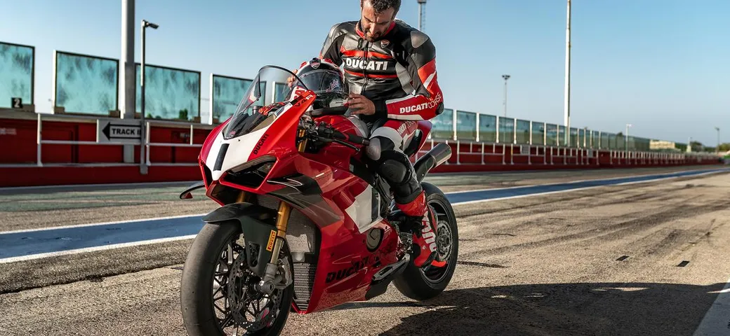 Ducati presenta la collezione di abbigliamento 2024