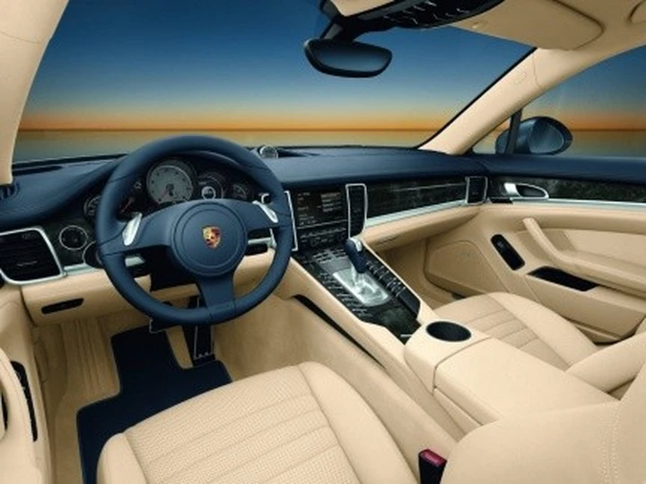 Porsche Panamera: le foto ufficiali degli interni e i prezzi per il mercato tedesco