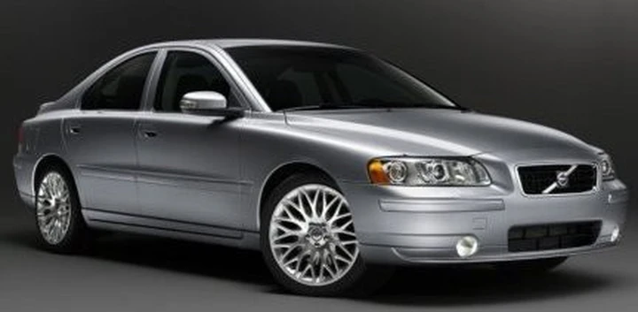 Volvo S60 D5: arriva il biturbo da 205Cv