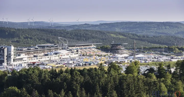 Nürburgring: l'incidente con 10 auto [Video]