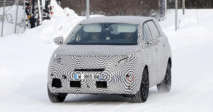 Peugeot 5008: foto spia dalla Svezia