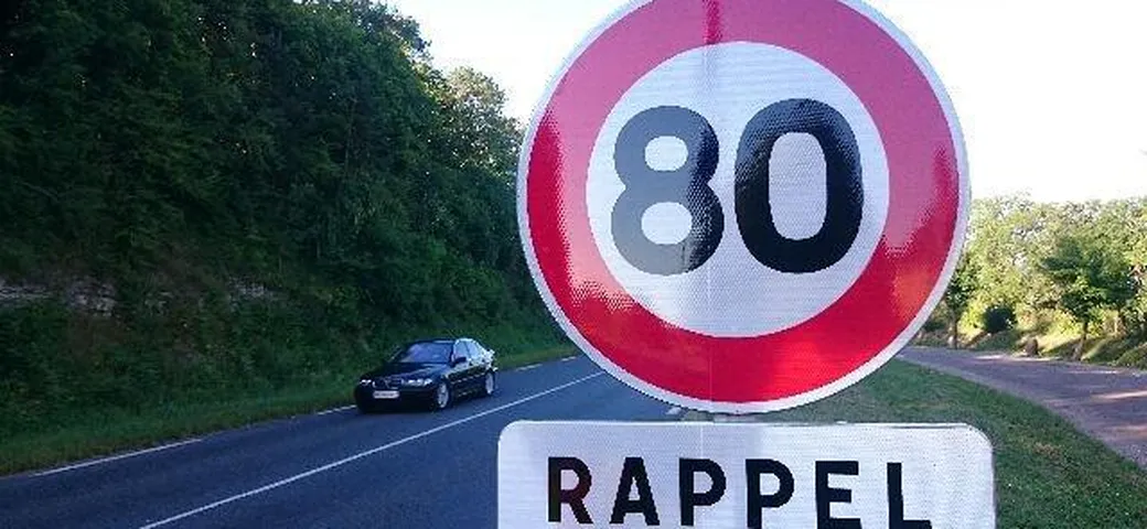 Francia, cambiano alcuni limiti di velocità stradali: nuove regole
