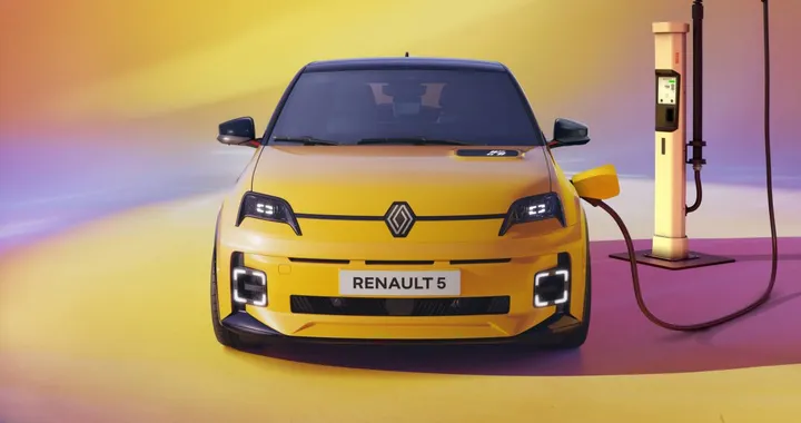 Renault 5 E-Tech 2026, prezzo sotto i 25.000 euro: più autonomia e arriva Google Gemini