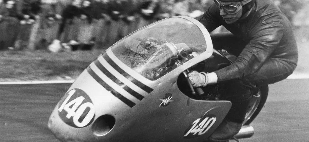 Surtees, inarrivabile “figlio del vento”: l’unico iridato nelle 2 e 4 ruote