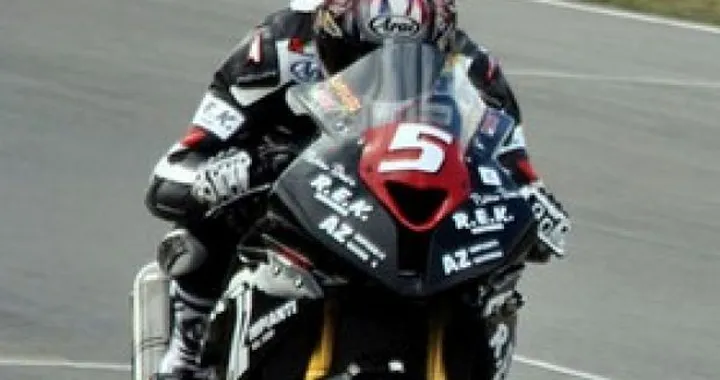 Alessio Velini prepara la BMW S1000RR per il CIV 2012