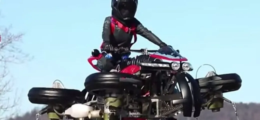 Un V8 Maserati e quattro turbine: LMV 496, la moto volante di Ludovic Lazareth