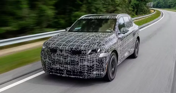 BMW, nuova X5 con motori benzina, diesel, plug-in hybrid, elettrico e idrogeno