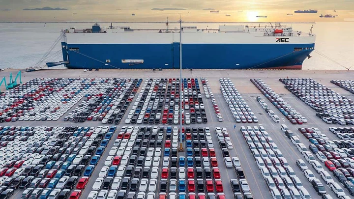 La Cina ha un problema: produce 15 milioni di auto di troppo e ora guarda all’Europa