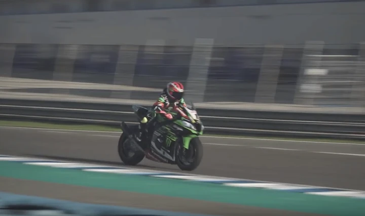 Ana Carrasco in sella alla Kawasaki di Jonathan Rea [Video]