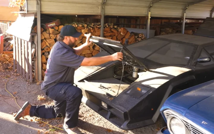 La replica della Lamborghini Countach si ferma dopo pochi km