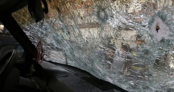 In Sud Africa la grandinata record: i chicchi spaccano il parabrezza [Video]