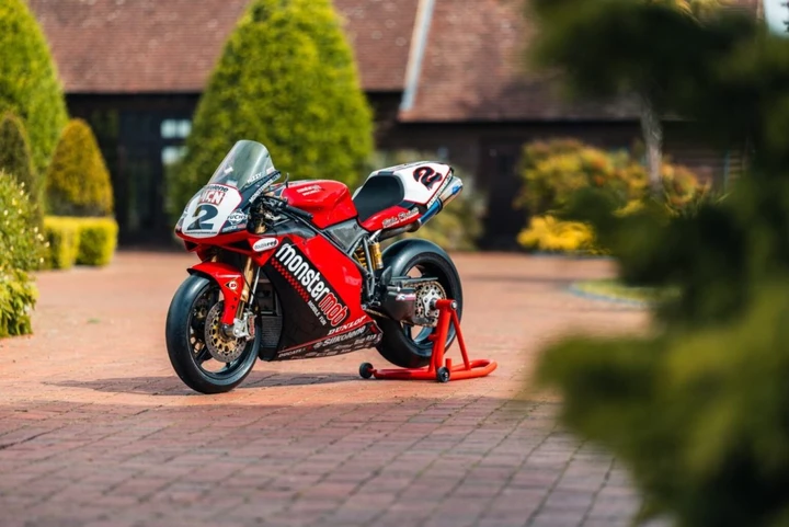 Ducati 998RS, 180.000 sterline per la Superbike che batté Vale Rossi
