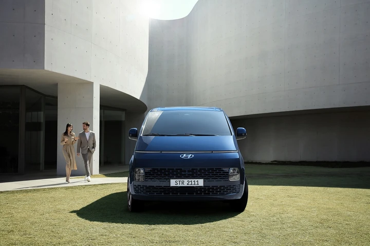 Hyundai STARIA frontale
