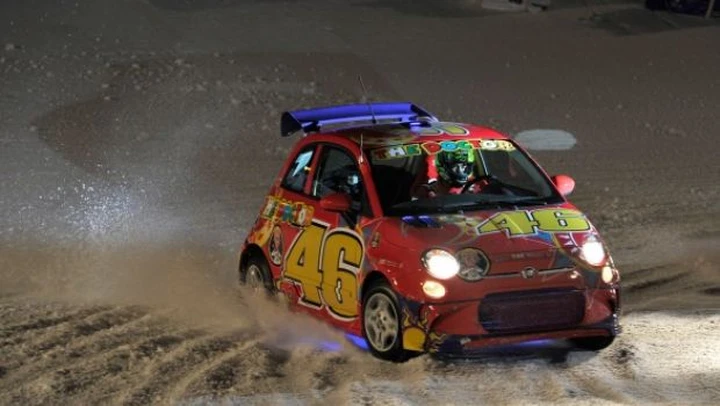 Wrooom 2011: cala il sipario con la sfida sul laghetto per Rossi ed Hayden. Che numeri... ma il dolore alla spalla è svanito?