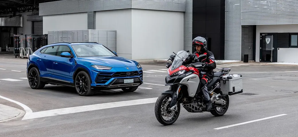 Ducati mostra le potenzialità dei suoi sistemi di comunicazione veicolo a veicolo [VIDEO]