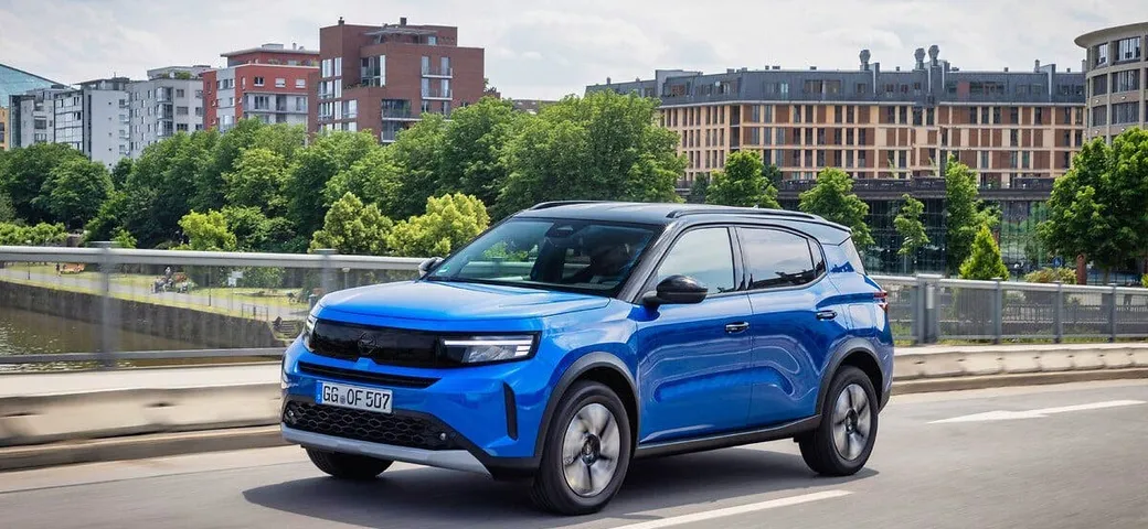 Opel Frontera GS, sportività a sette posti: un unicum nel mercato