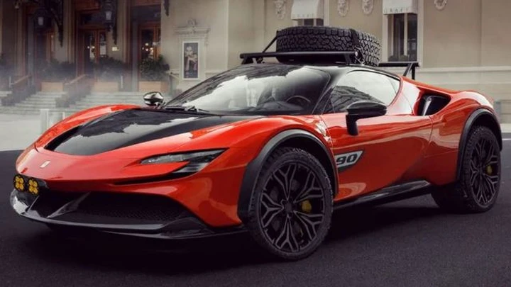 Una Ferrari off-road... sulle tracce di 911 Dakar e Huracan Sterrato