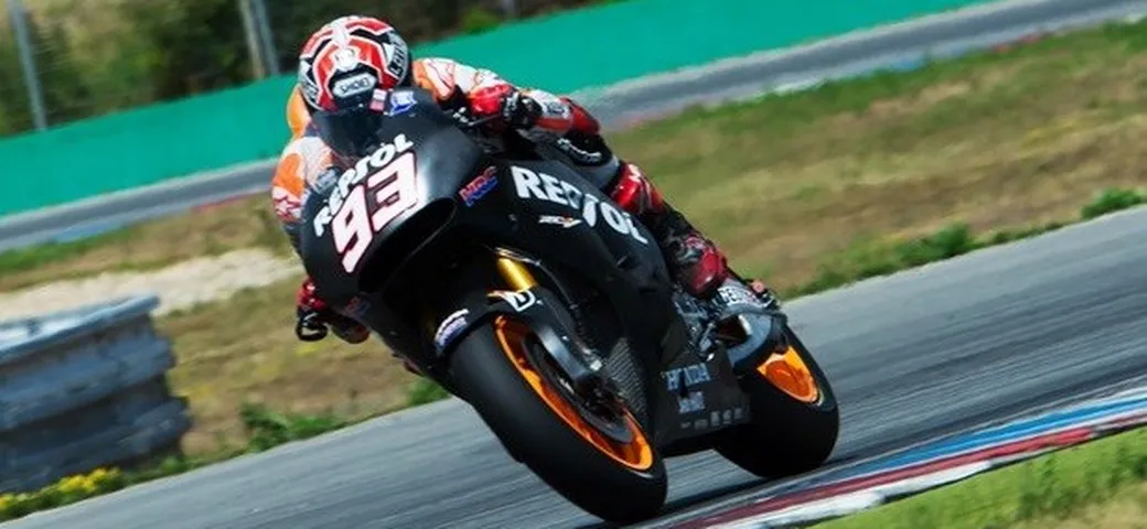 MotoGP Honda Test Brno: Marquez cade ancora, poi prova la moto 2015 [video]