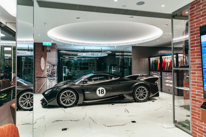 Pagani Automobili apre un nuovo showroom a Hong Kong