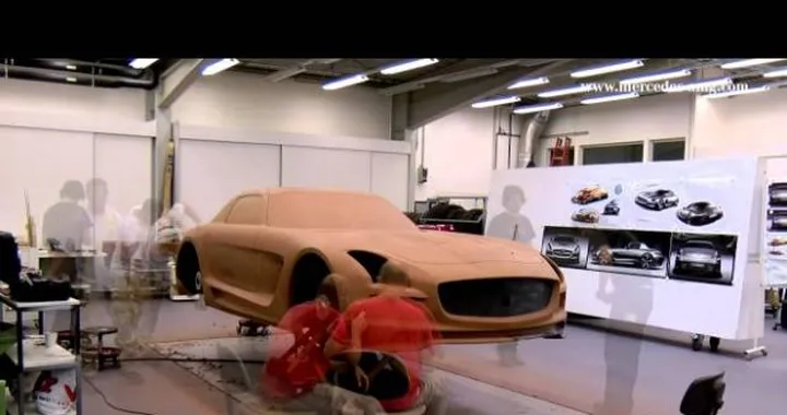 Mercedes SLS AMG Black Series: il video del modello in argilla