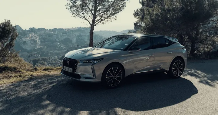 DS 4, svelata a Milano la nuova media francese premium