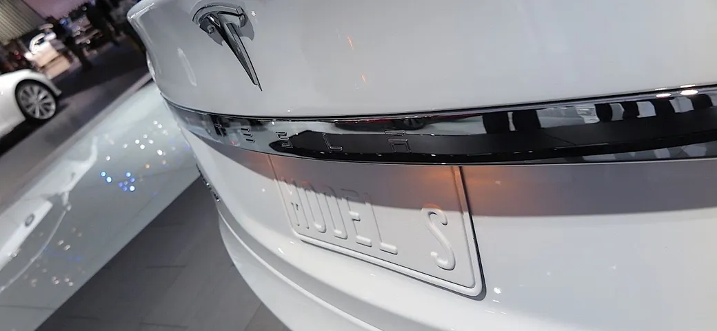 Tesla: un piano per vendere auto nei Grandi Magazzini