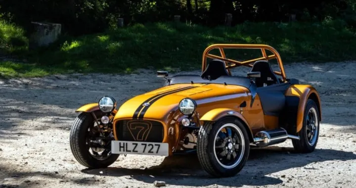 Caterham Seven 170: caratteristiche, dotazioni e peso (piuma)