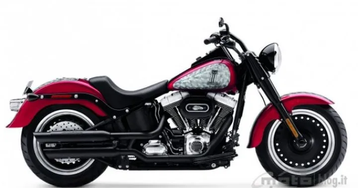 Novità 2011: verniciatura personalizzata serie Grind sulle nuove Harley-Davidson