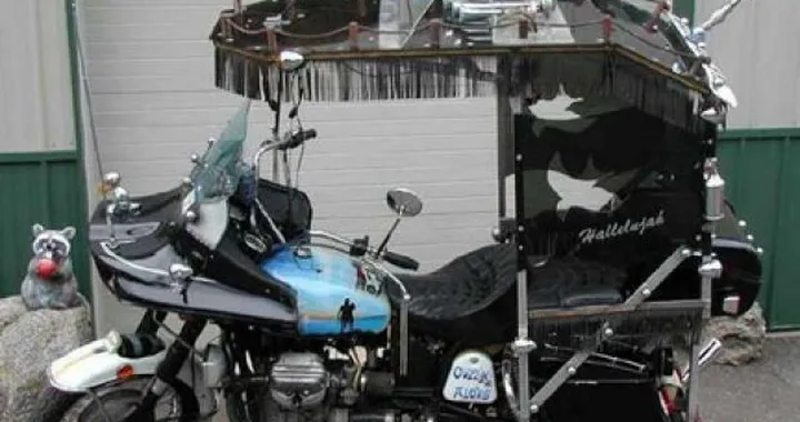 Foto del giorno: Pimp my Guzzi