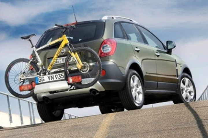 Opel Antara con FlexFix: portabici incorporato a scomparsa