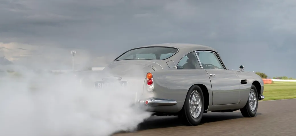 Aston Martin DB5 Goldfinger Continuation: si parte!