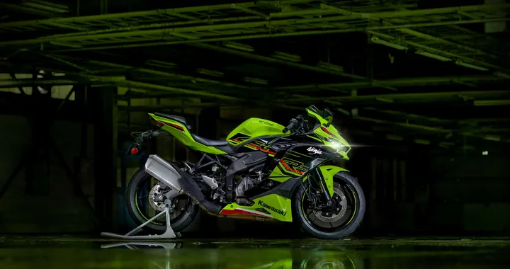 Kawasaki Ninja ZX-4R: supersportiva 4 cilindri da 400 cc e 80 cv