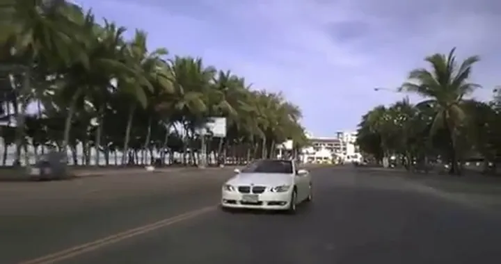 Lultimo modo per distrarsi in strada la ruotaTV