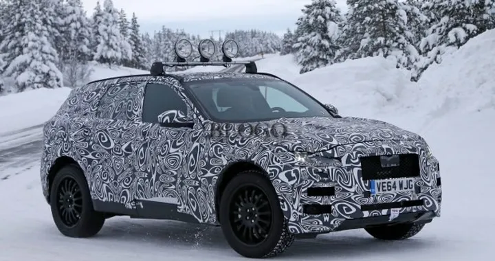 Foto spia Jaguar F-Pace: primi scatti dalla Svezia