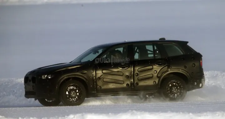 Volvo XC90 2015: nuove foto spia