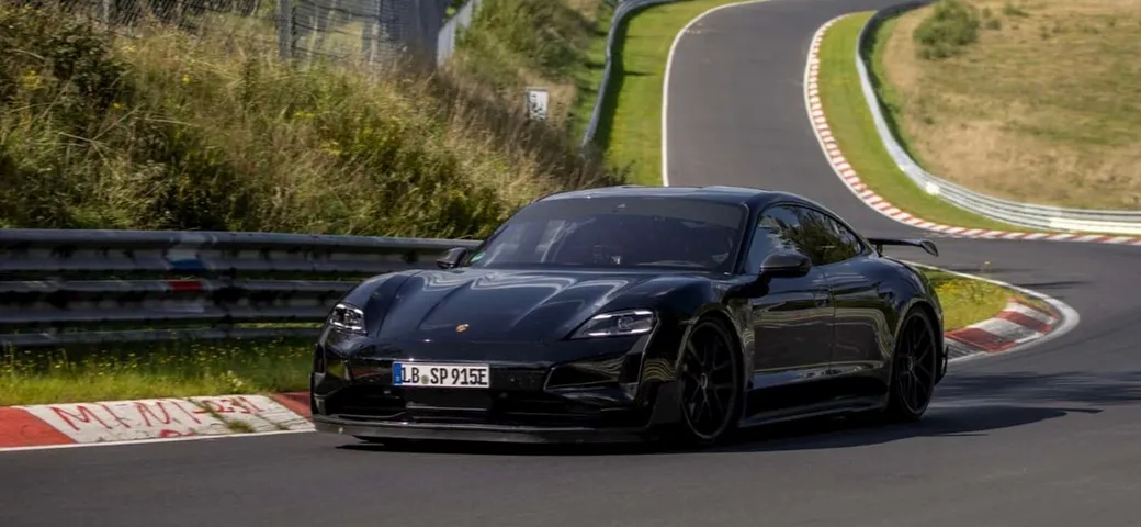 Porsche Taycan batte il record della Tesla Model S Plaid al Nurburgring