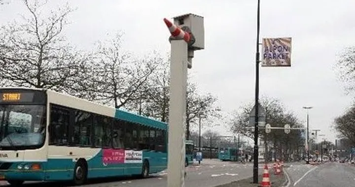 Foto del giorno: autovelox bendato!
