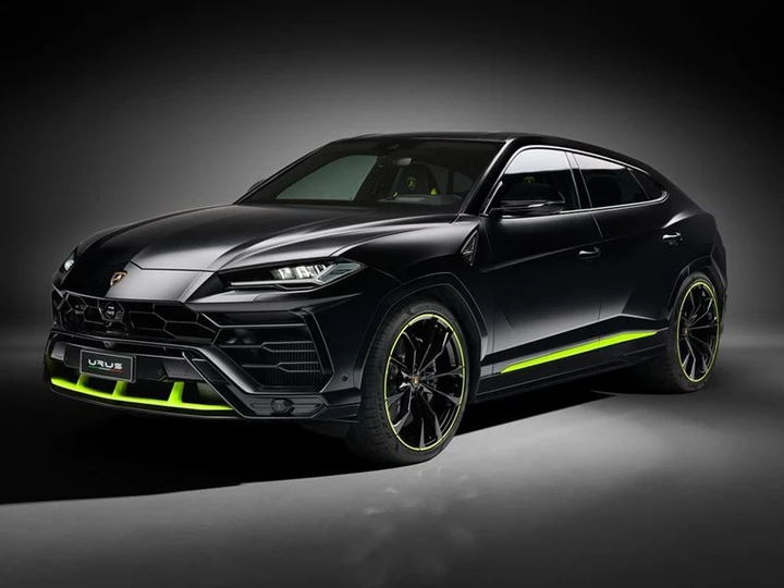 Lamborghini: tolto il velo alla Urus Graphite Capsule