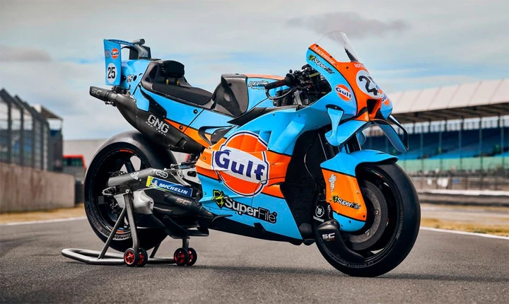 MotoGP, Aprilia si veste Gulf: torna la livrea ispirata alla Ford GT40