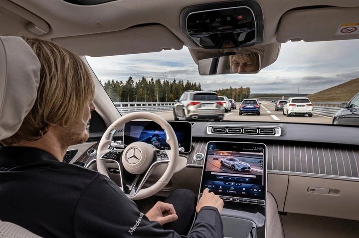ADAS Livello 3, ora sono omologati: Mercedes è la prima ad utilizzarli